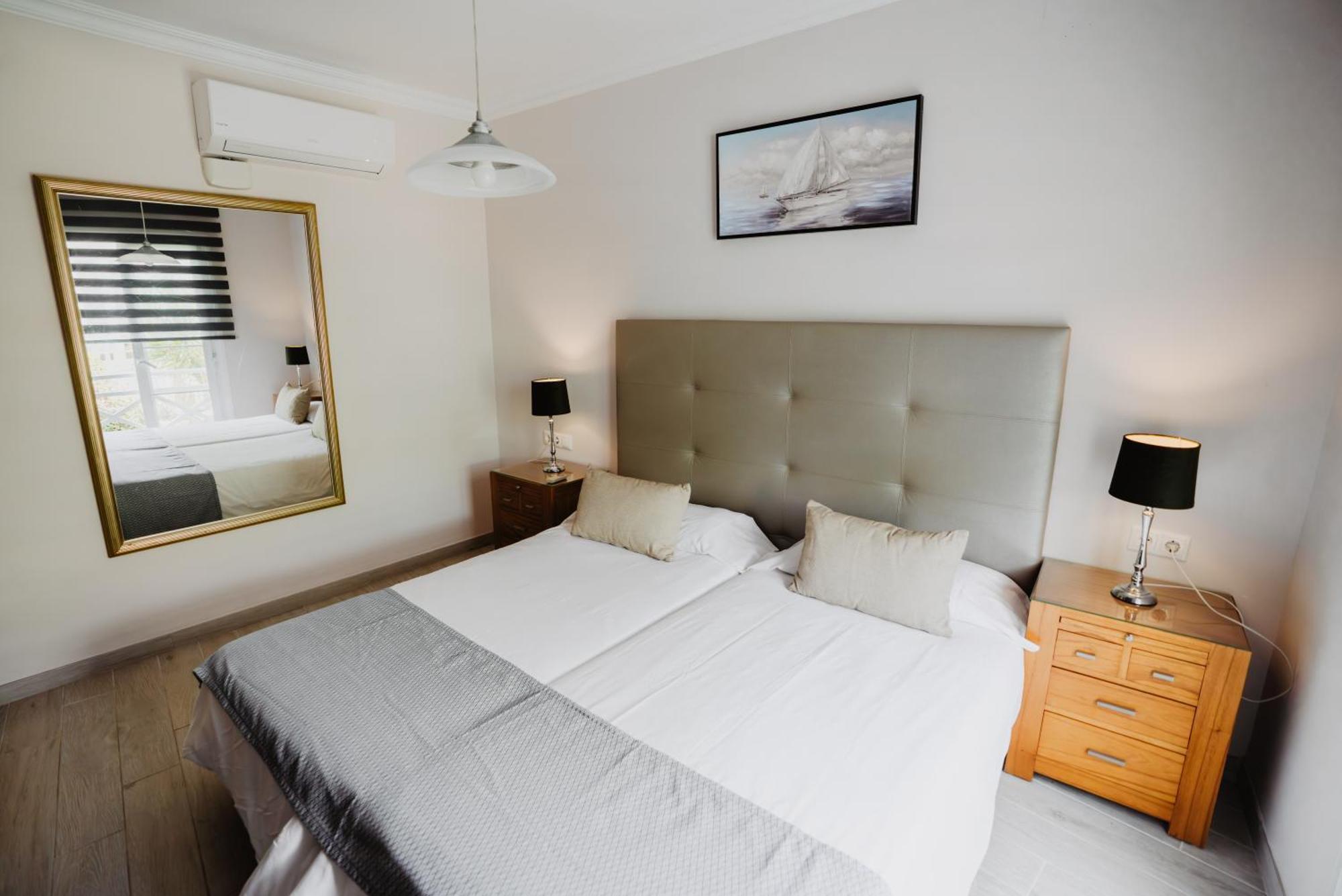 Apartamento de 1 dormitorio con vistas a la piscina